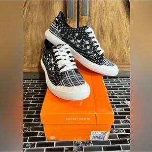 NEW Rocket Dog Black & White Heath Dot Julia Cortland Sneakers-Women’s Size 9.5